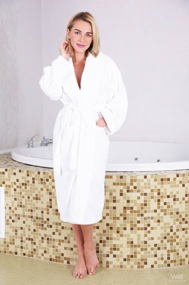 Юленька, 21 год, 2 размер груди